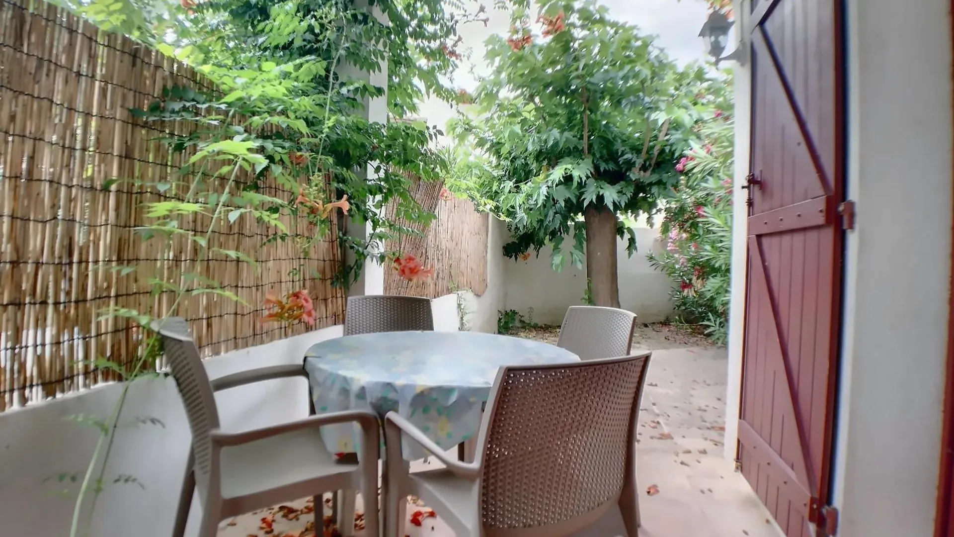 Apartment Appartement Rdc Pour 4 Pers Avec Cour Et Parking Proche Mer - Fr-1-475-196 Saintes-Maries-de-la-Mer France