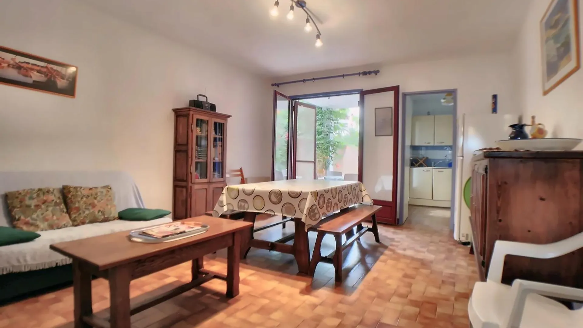 Appartement Rdc Pour 4 Pers Avec Cour Et Parking Proche Mer - Fr-1-475-196 Saintes-Maries-de-la-Mer