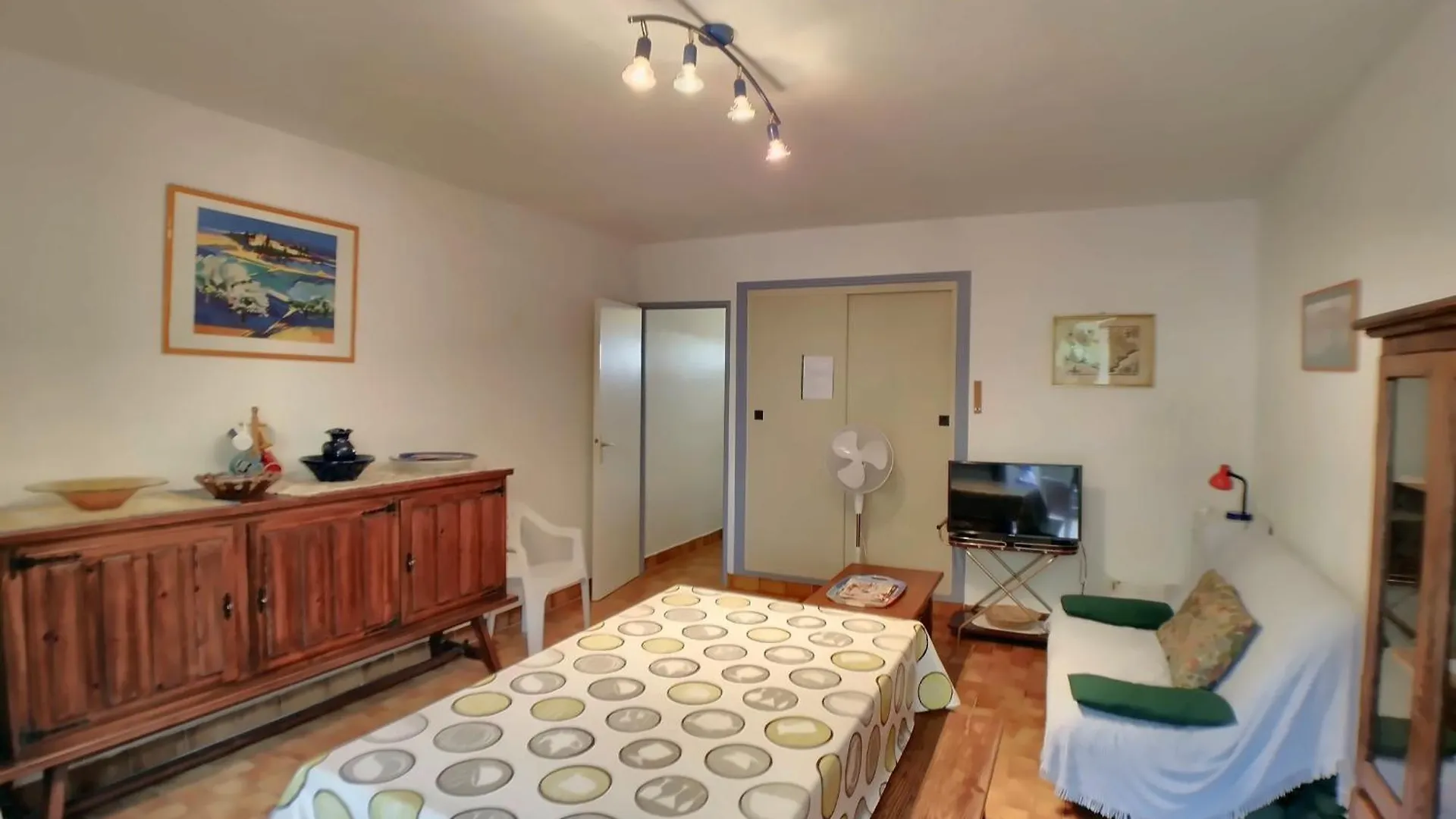 Appartement Rdc Pour 4 Pers Avec Cour Et Parking Proche Mer - Fr-1-475-196 Saintes-Maries-de-la-Mer